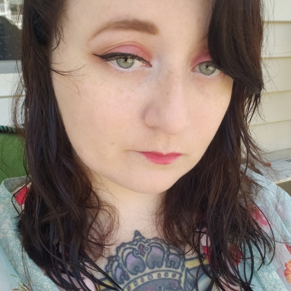 Meet your Posher, Katie - Picture 2 of 3